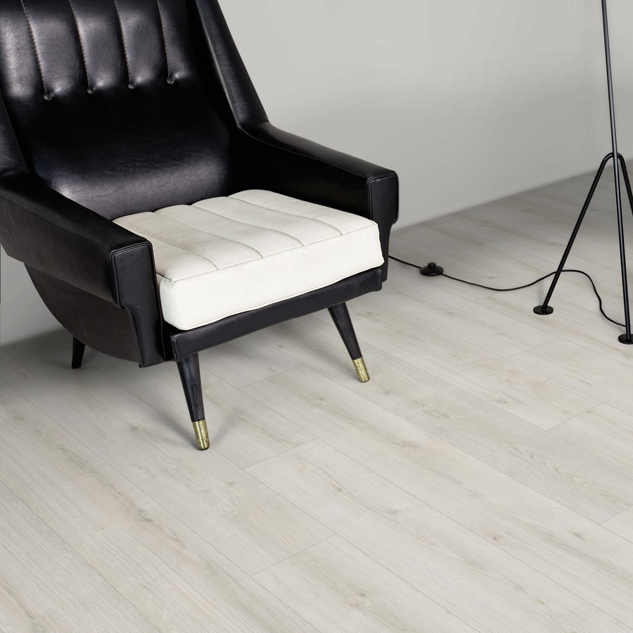 Ламинат Kaindl Natural Touch Узкая доска Дуб Дилайт К4419 RI 1383×116×10